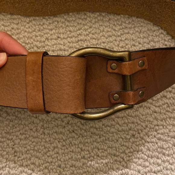Banana Republic / Tan Leather Belt / Ring Buckle / Adjustable - Picture 3 of 4
